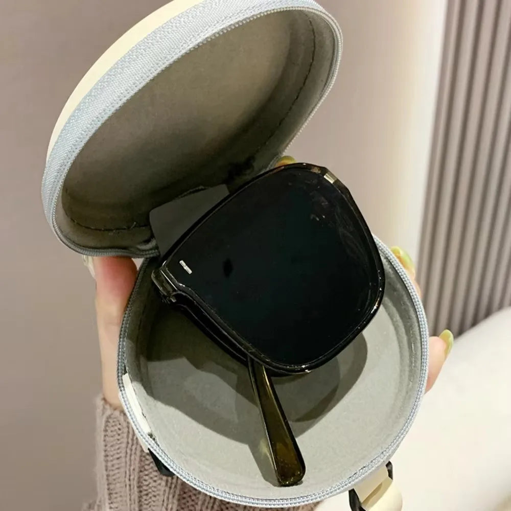 Gafas de sol abatibles con estuche.