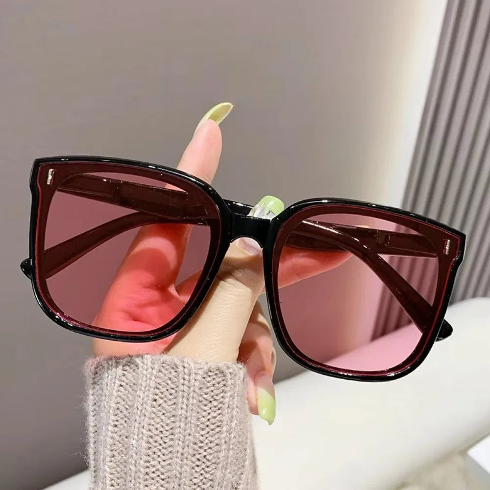 Gafas de sol abatibles con estuche.