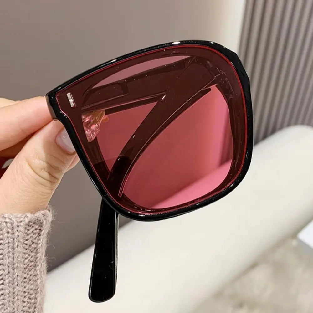 Gafas de sol abatibles con estuche.