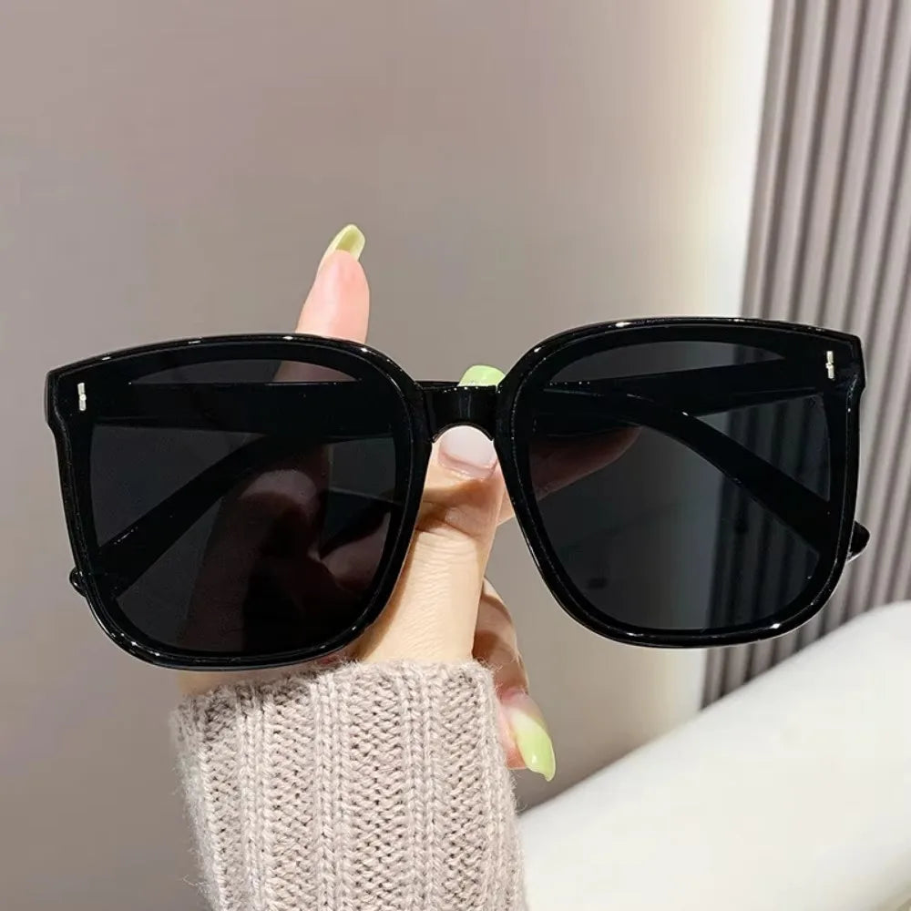 Gafas de sol abatibles con estuche.