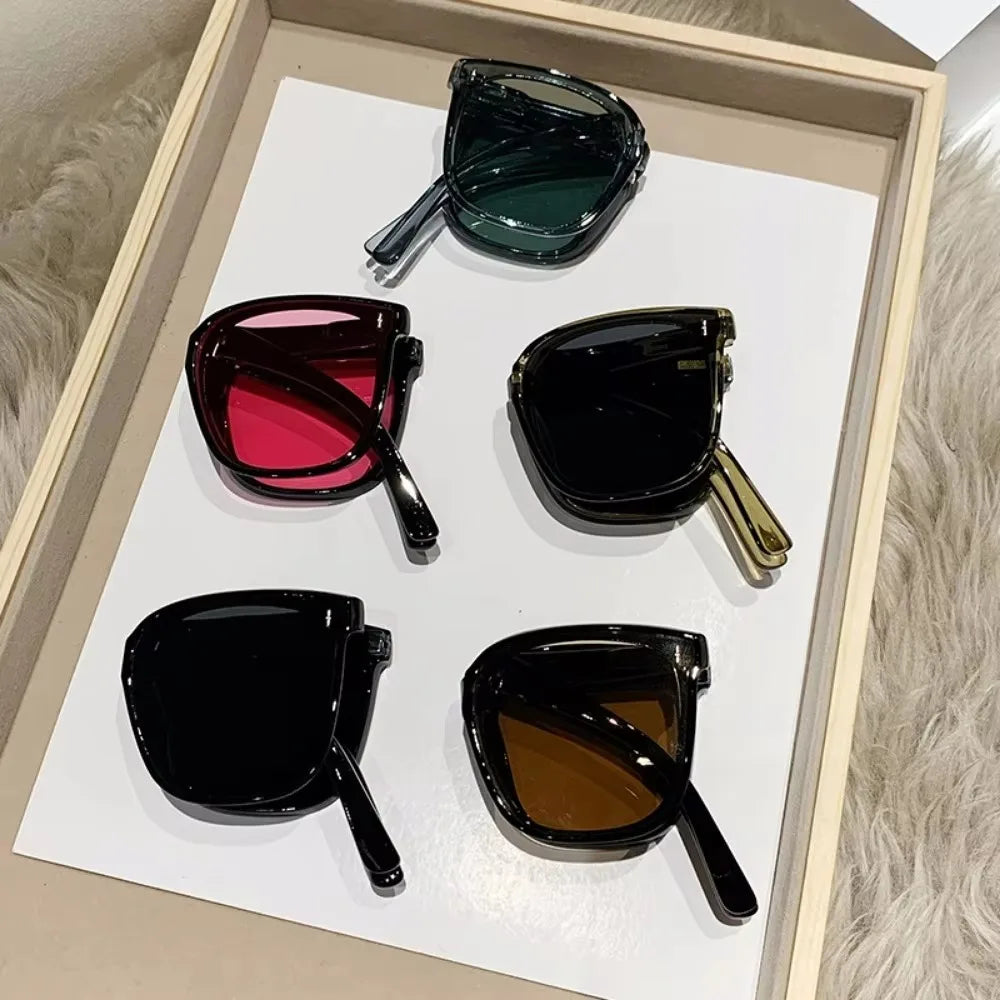 Gafas de sol abatibles con estuche.